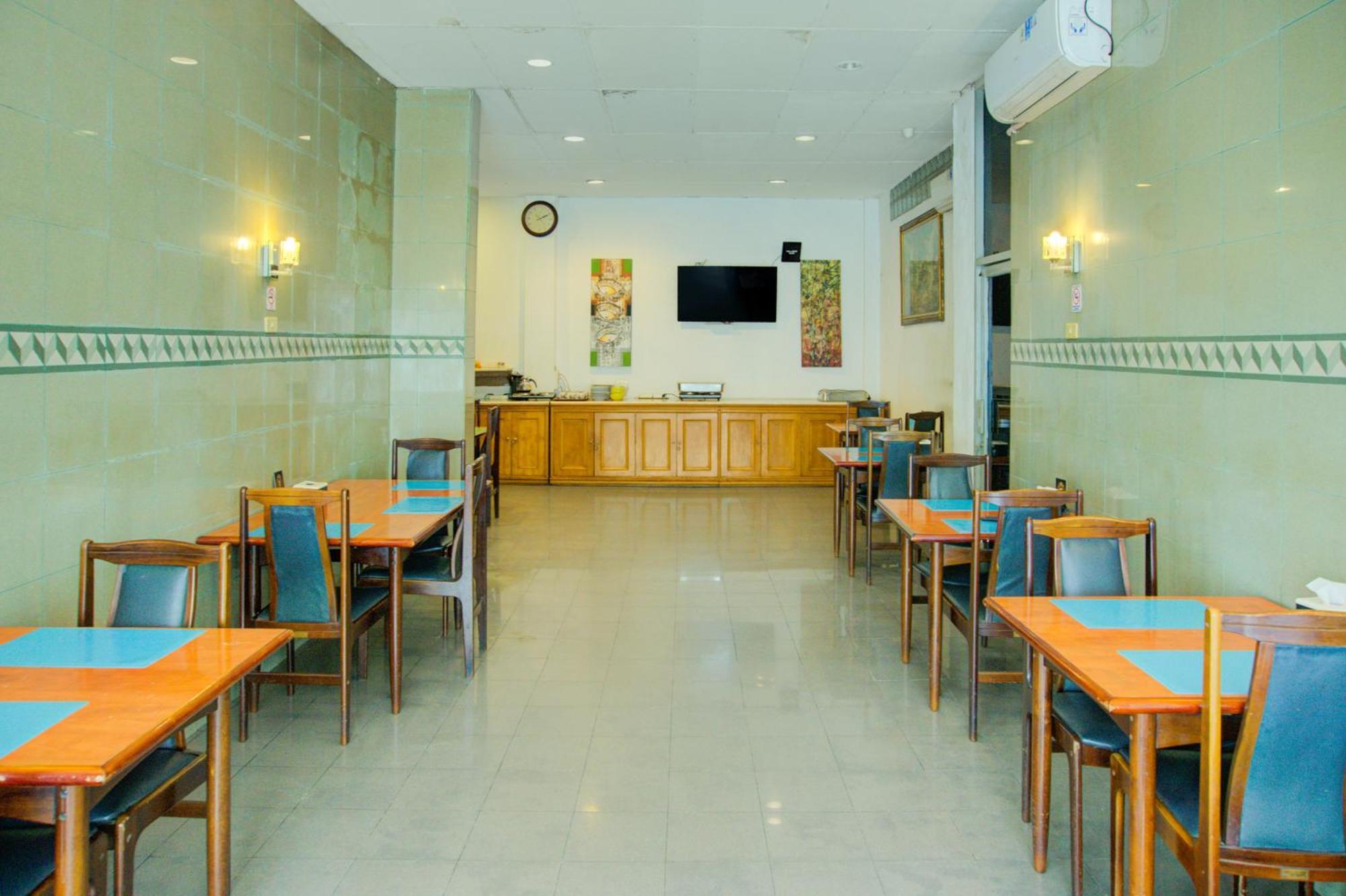Townhouse Oak Palembang Near Jembatan Ampera Formerly Azzura Hotel מראה חיצוני תמונה