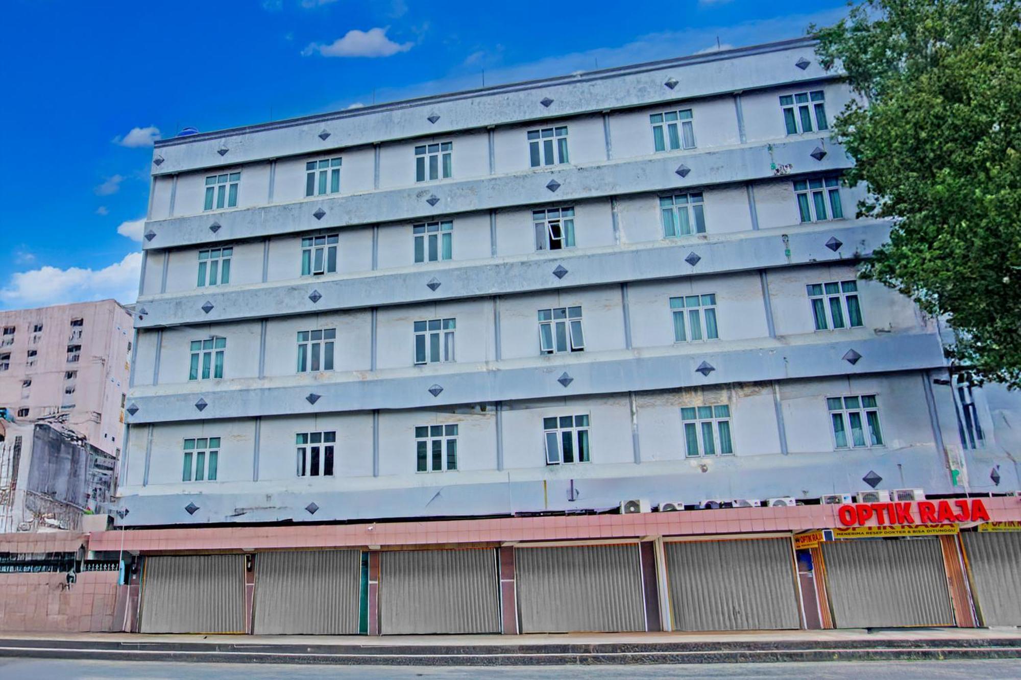 Townhouse Oak Palembang Near Jembatan Ampera Formerly Azzura Hotel מראה חיצוני תמונה