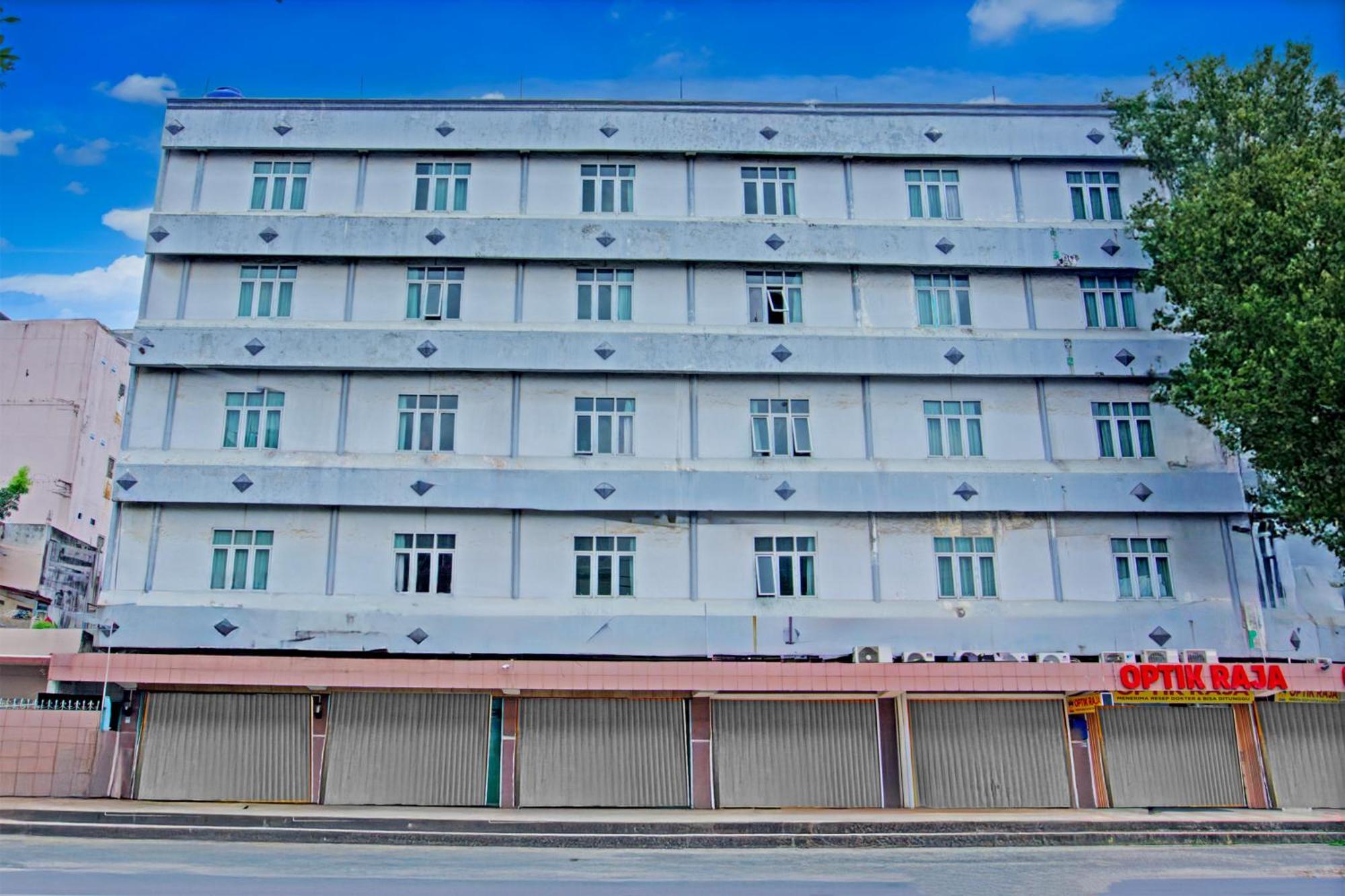 Townhouse Oak Palembang Near Jembatan Ampera Formerly Azzura Hotel מראה חיצוני תמונה