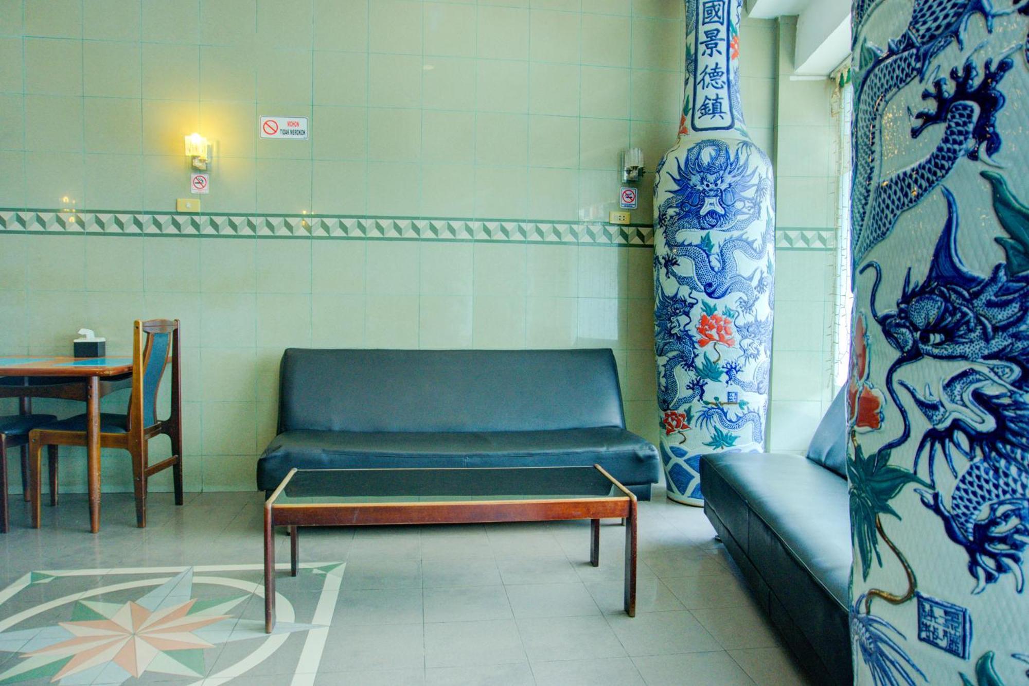 Townhouse Oak Palembang Near Jembatan Ampera Formerly Azzura Hotel מראה חיצוני תמונה