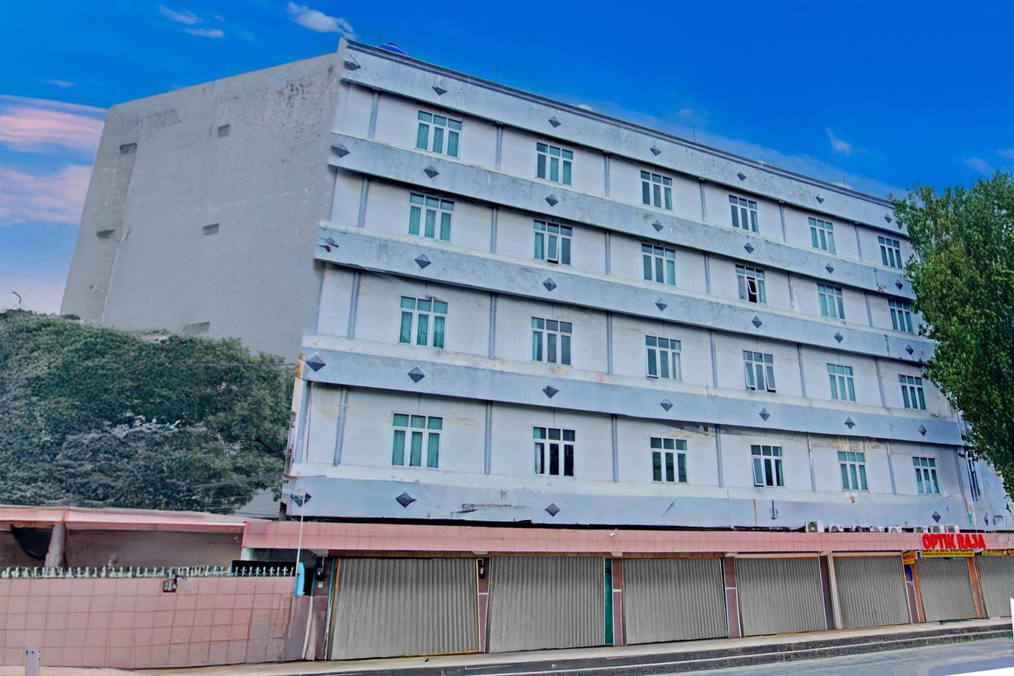 Townhouse Oak Palembang Near Jembatan Ampera Formerly Azzura Hotel מראה חיצוני תמונה