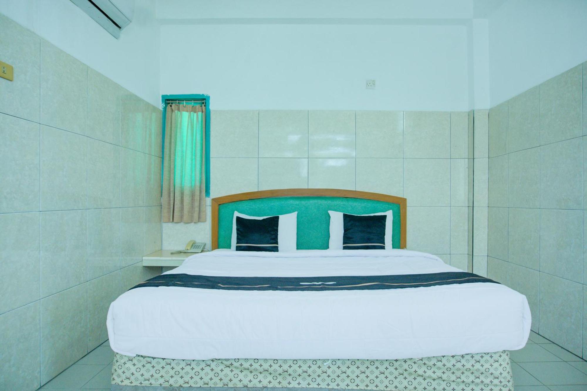 Townhouse Oak Palembang Near Jembatan Ampera Formerly Azzura Hotel מראה חיצוני תמונה