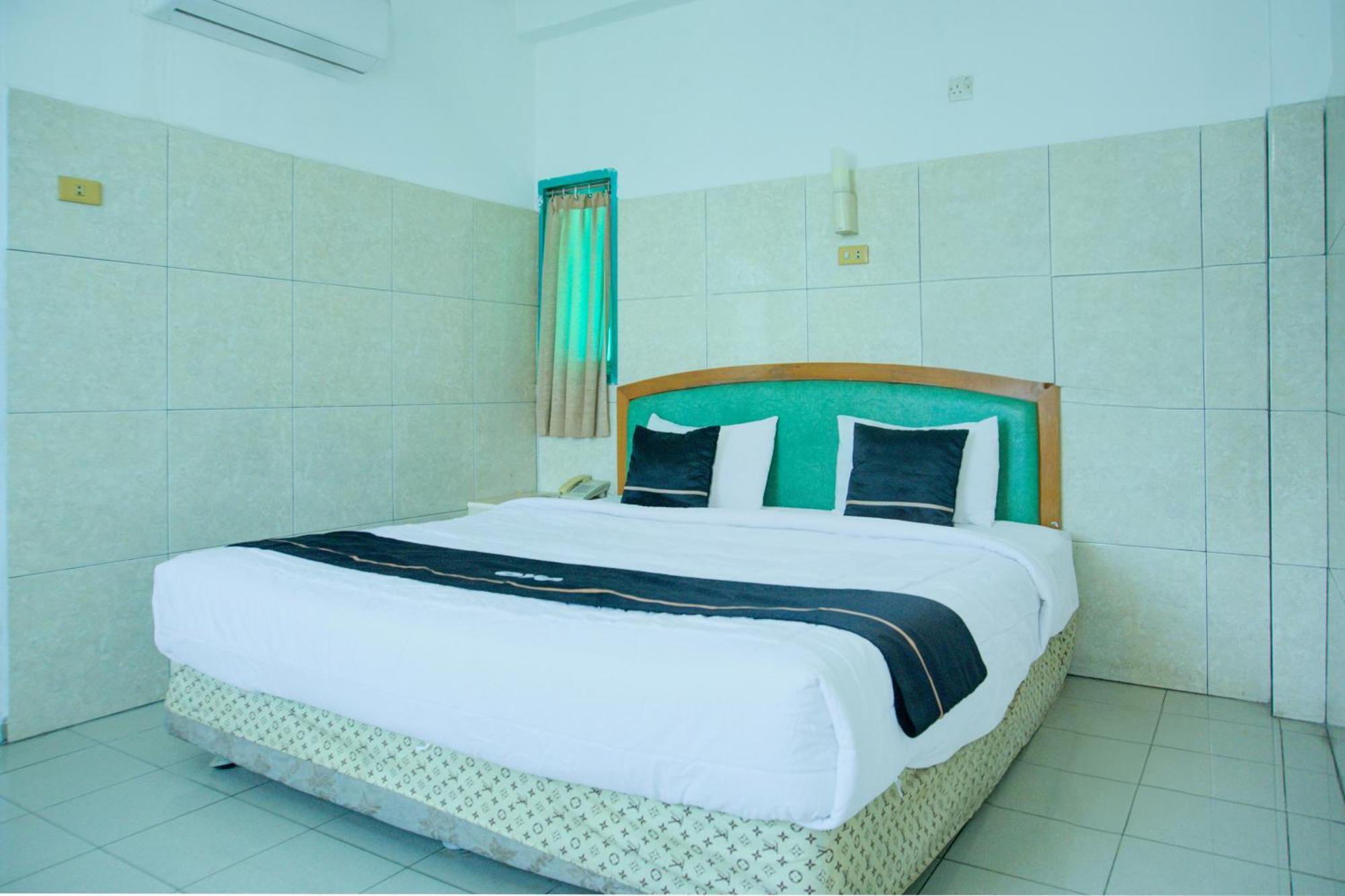 Townhouse Oak Palembang Near Jembatan Ampera Formerly Azzura Hotel מראה חיצוני תמונה