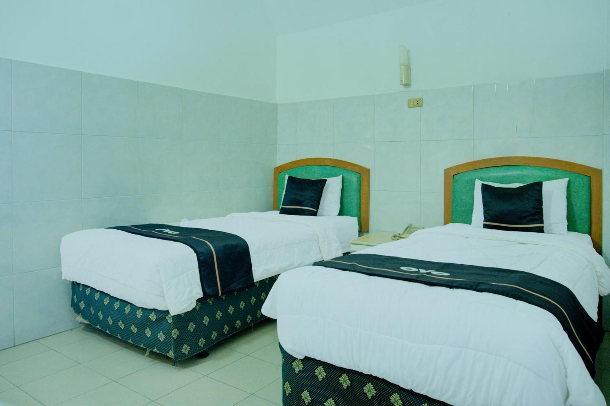 Townhouse Oak Palembang Near Jembatan Ampera Formerly Azzura Hotel מראה חיצוני תמונה