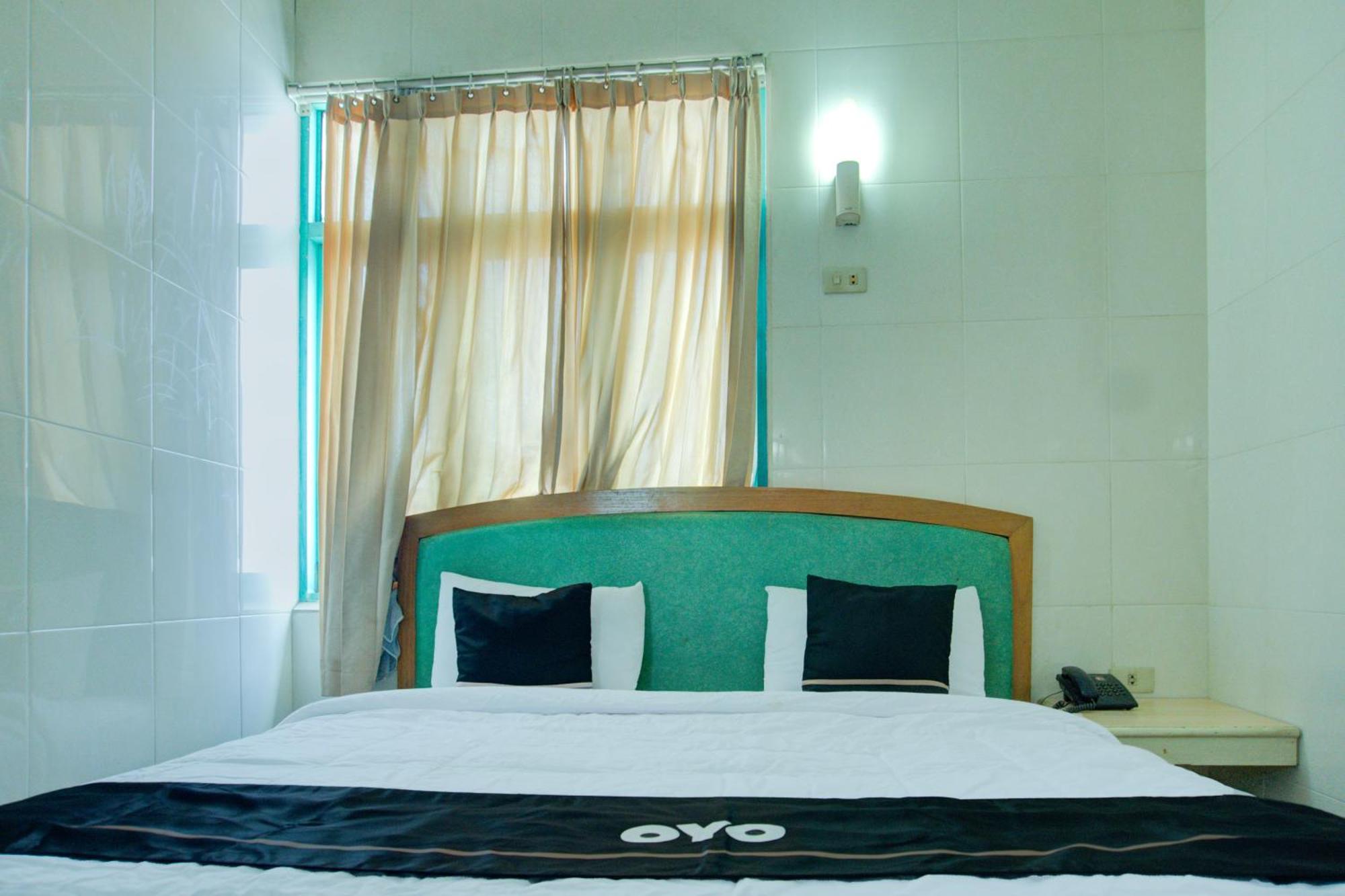 Townhouse Oak Palembang Near Jembatan Ampera Formerly Azzura Hotel מראה חיצוני תמונה
