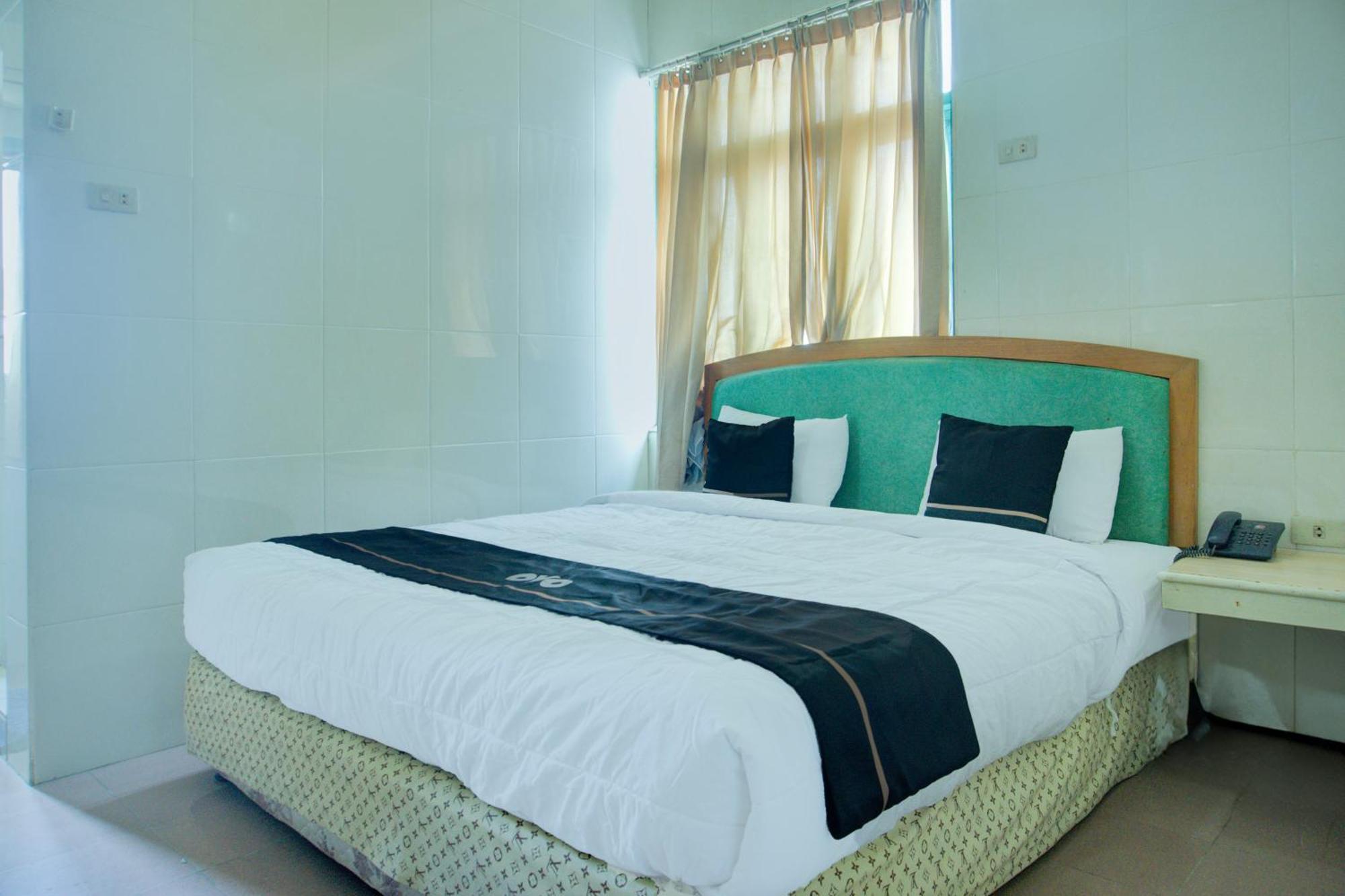 Townhouse Oak Palembang Near Jembatan Ampera Formerly Azzura Hotel מראה חיצוני תמונה