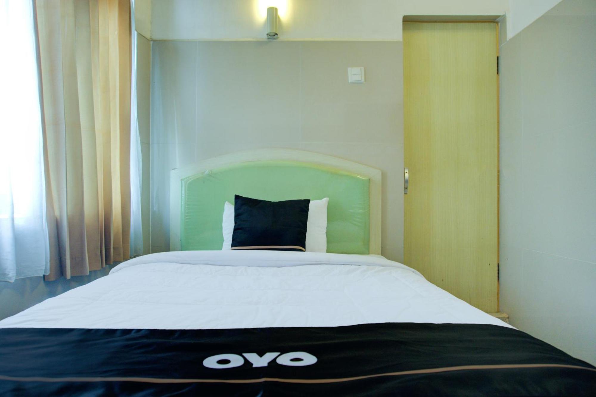 Townhouse Oak Palembang Near Jembatan Ampera Formerly Azzura Hotel מראה חיצוני תמונה