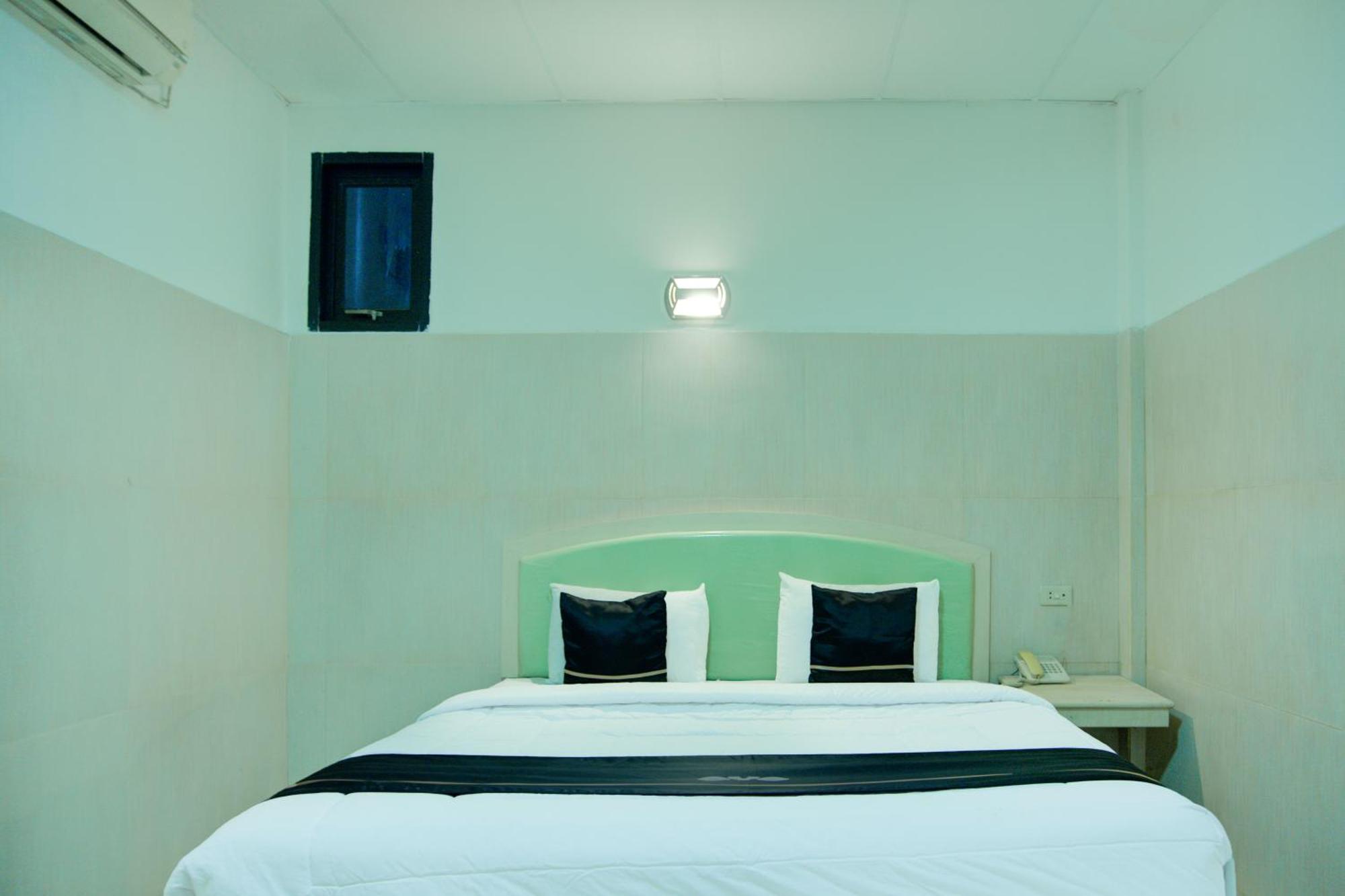 Townhouse Oak Palembang Near Jembatan Ampera Formerly Azzura Hotel מראה חיצוני תמונה